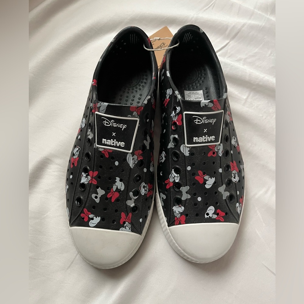 Disney x Native Minnie shoes NWT
